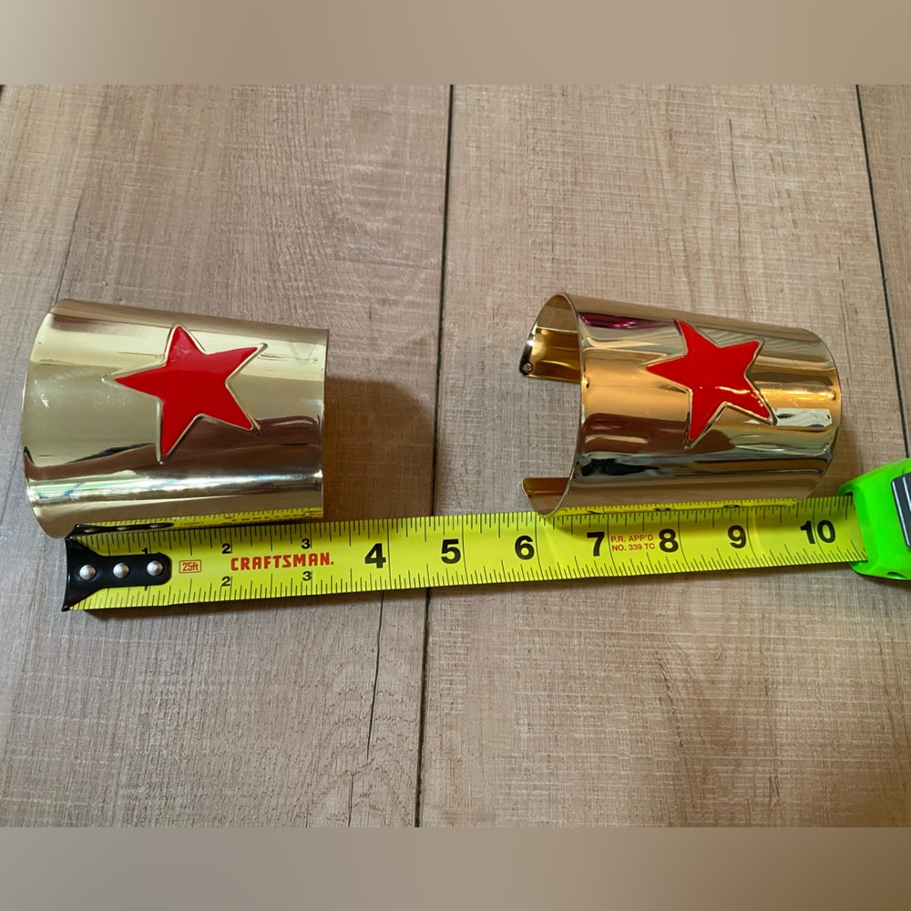 DC Comics Gold and Red Wonder Woman Accessories - Picture 4 of 9